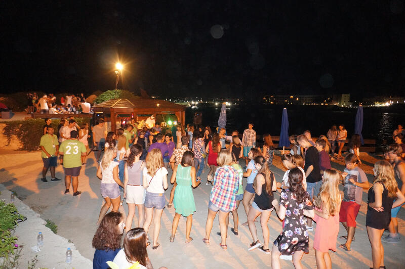 Pubers feesten op vakantie