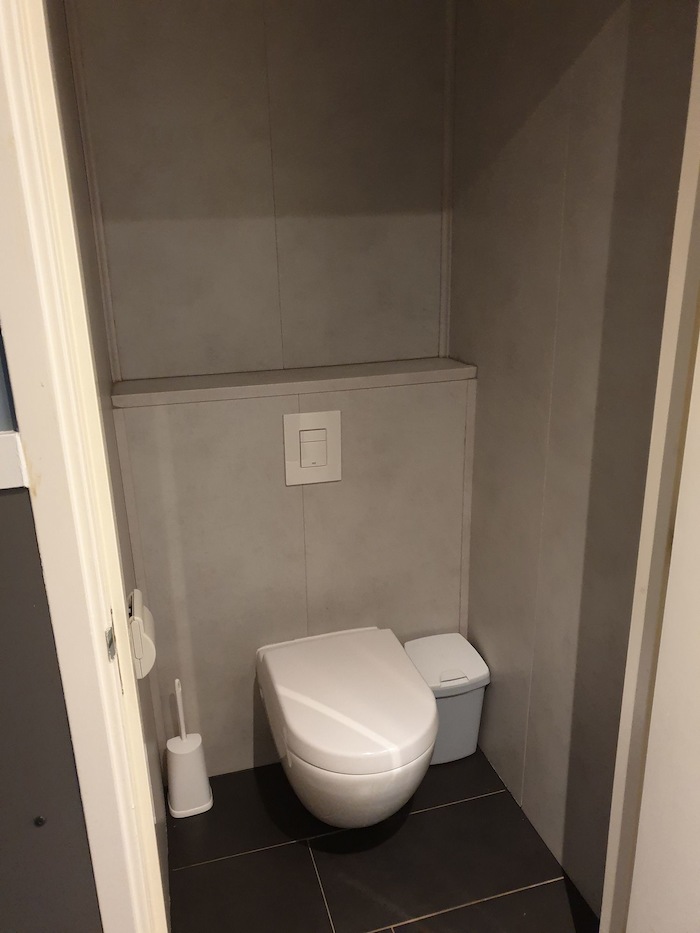 Toilet tijdens accommodatie op watersportkamp Zuid-Holland