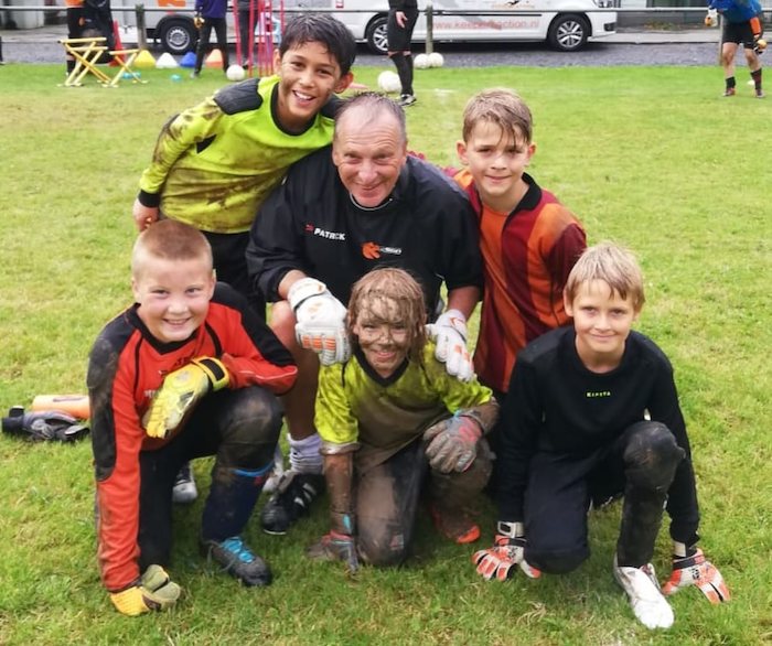 Keepers poseren