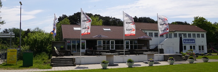 Blik op accomodatie tijdens een Zandvoorts surfkamp.