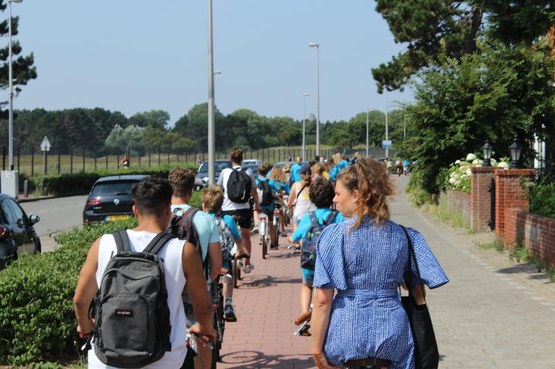 fietstochtje door zandvoort op surfkamp zandvoort zomer