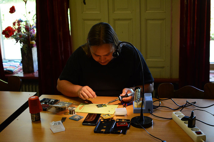 Op techkamp in Drenthe leer je solderen.