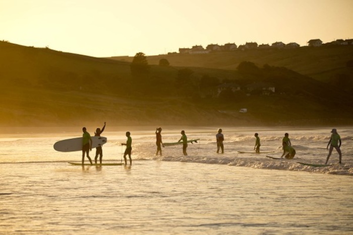 maak nieuwe vrienden tijdens een surfkamp frankrijk voor 16 jaar