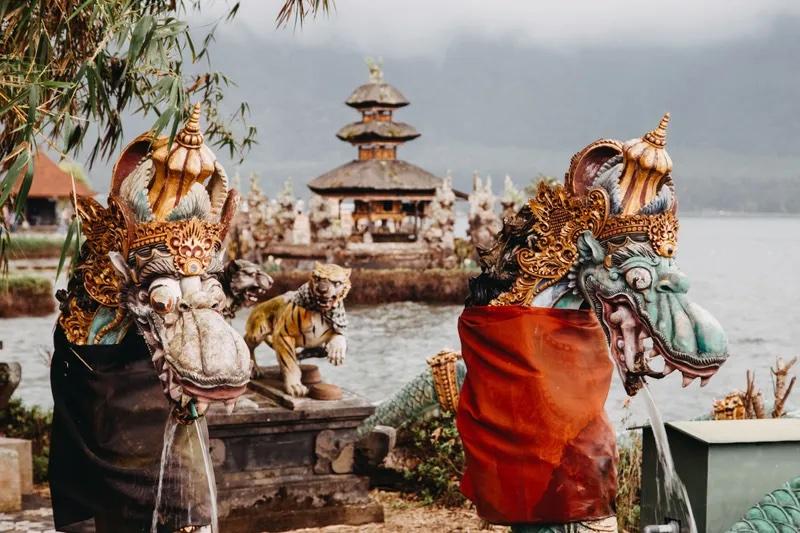Typische Balinese kunst is te zien tijdens de jongerenreizen naar Bali