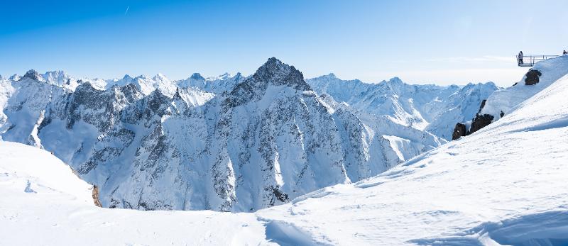 mooi landschap tijdens een jongerenreis wintersport