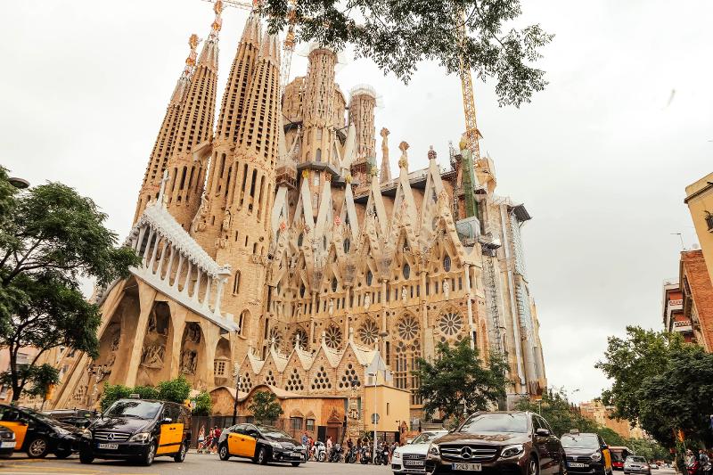 Excursie naar de Sagrada Familia tijdens groepsreis Spanje