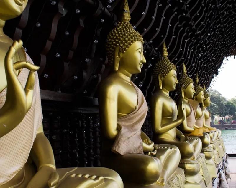 Religieuze beelden zijn te zien tijdens een groepsreis Azië.