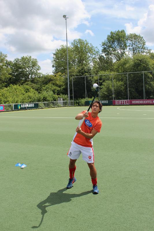 thomas briels doet hocket trucje op hockeykamp thomas briels amsterdam