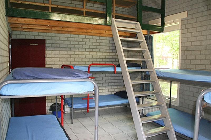 foto van slaapkamer op voetbalkamp overijssel
