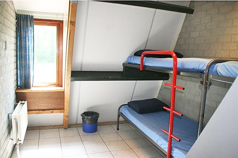 foto van stapelbedden in accommodatie op voetbalkamp overijssel