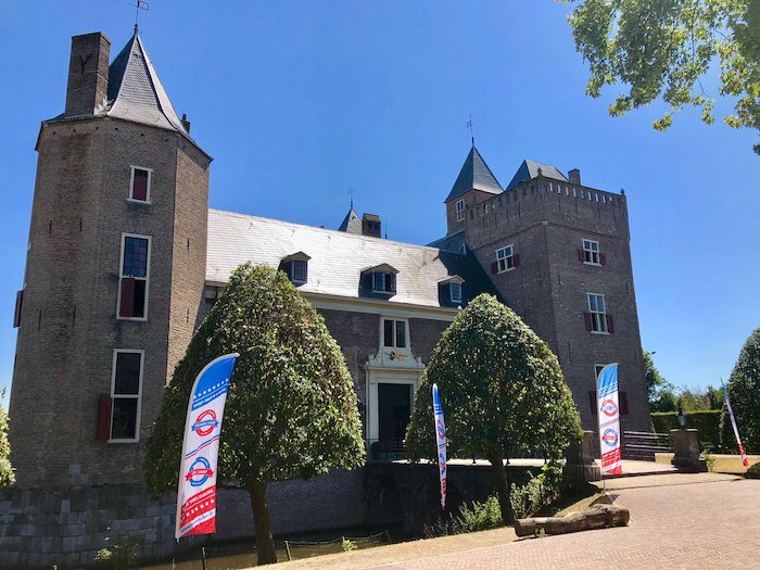 Het kasteel is de accommodatie op het engels zomerkamp Amsterdam in de zomer.