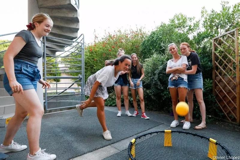 speel spelletjes tijdens een Franse taalcursussen Frankrijk