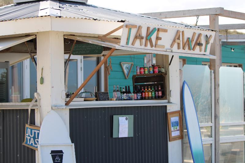 Take away bar voor jongeren op Surfkamp Noordwijk 