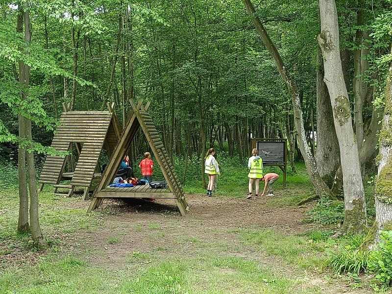 hutten in de natuur tijdens taalkamp frans luxemburg