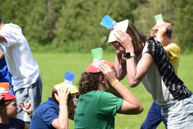 buiten water spellen tijdens taalkamp frans luxemburg