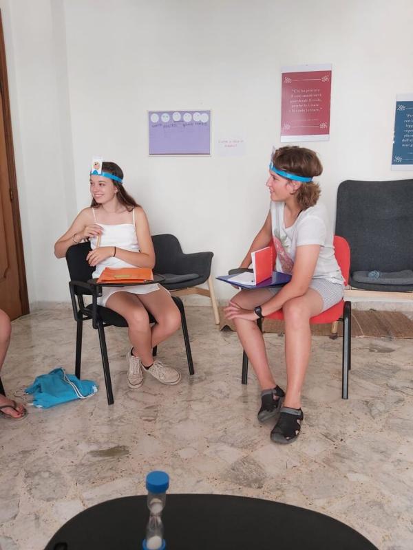 Kinderen spelen wat ben ik tijdens de taalreizen Italië