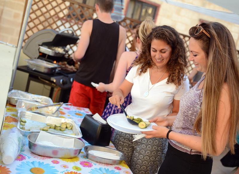 Barbeque met leerlingen tijdens taalreis Malta