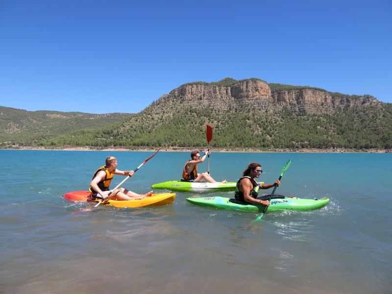 Een kayak activiteit op Spaanse taalcursus Spanje