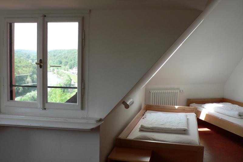 Slaapkamer met mooi uitzicht tijdens natuurkamp