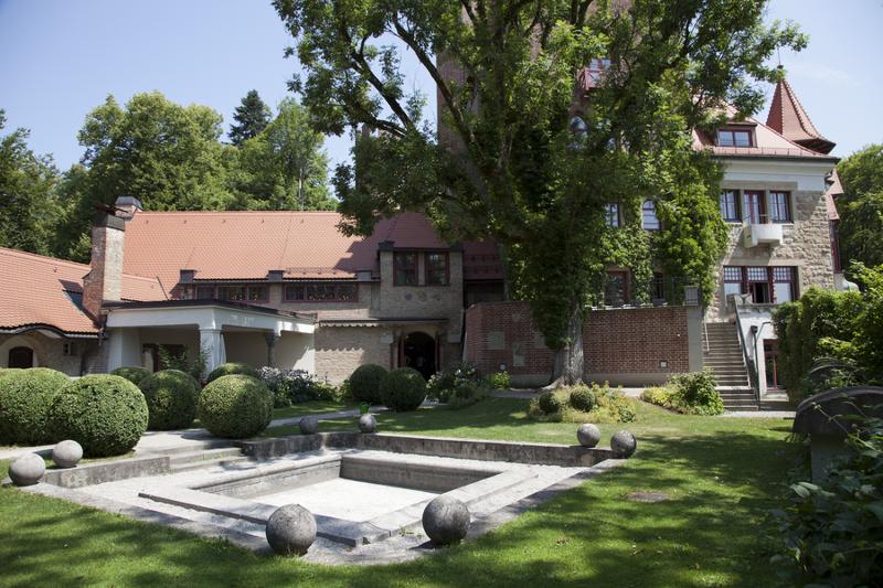 Tuin van een huis tijdens natuurkamp