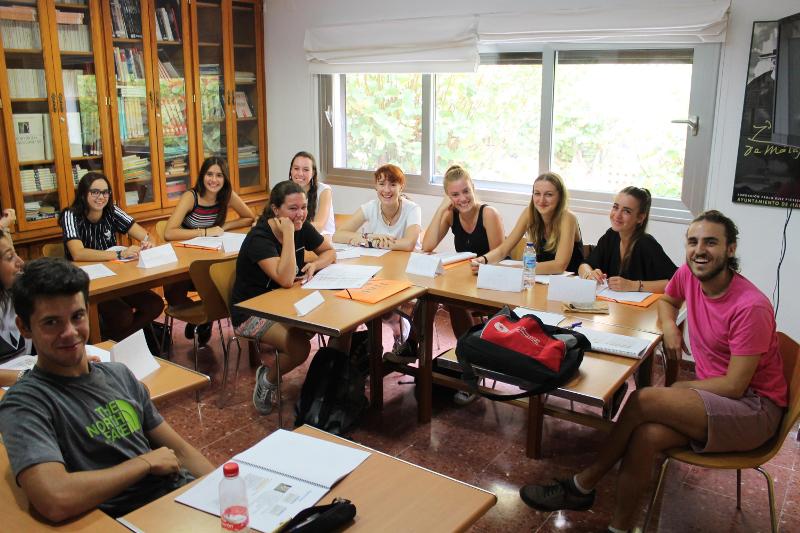 Spaans leren in een klaslokaal tijdens een Spaanse taalcursus Spanje