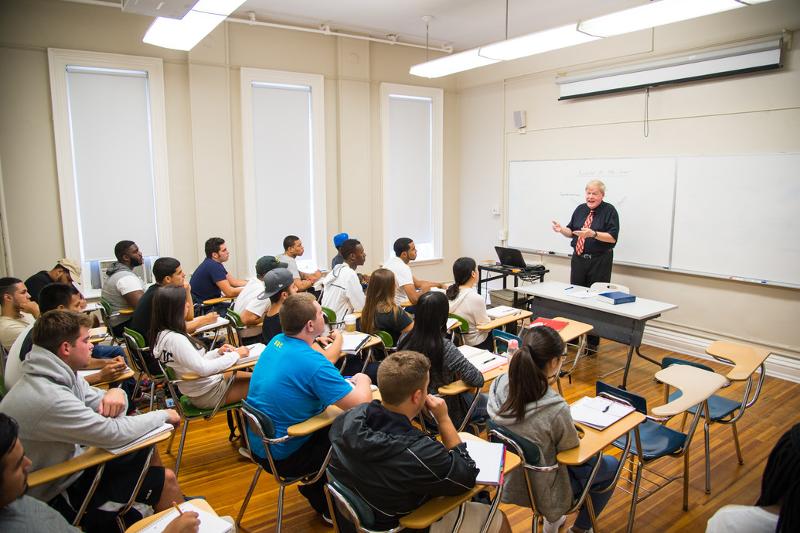 Leer Engels tijdens een groepsreis New York in een klaslokaal