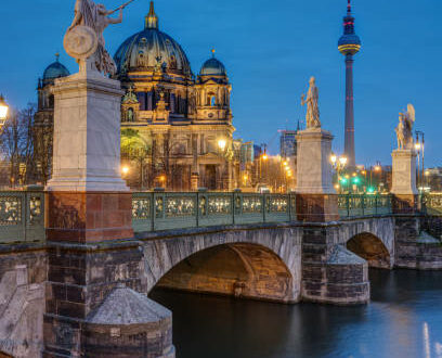 De kathedraal, TV toren en Schlossbrücke in Berlijn, stage