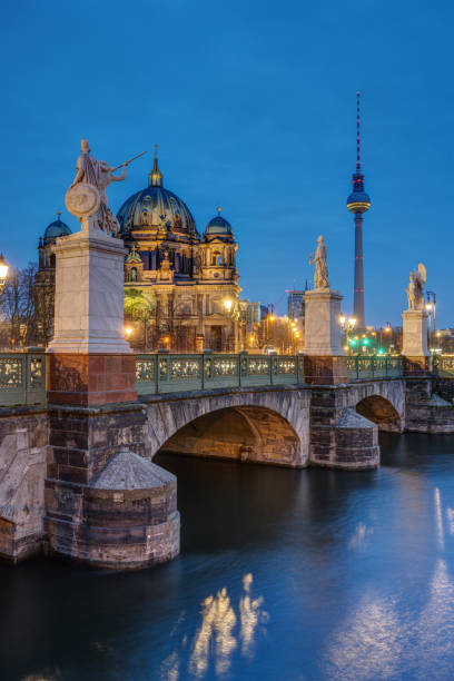 De kathedraal, TV toren en Schlossbrücke in Berlijn, stage