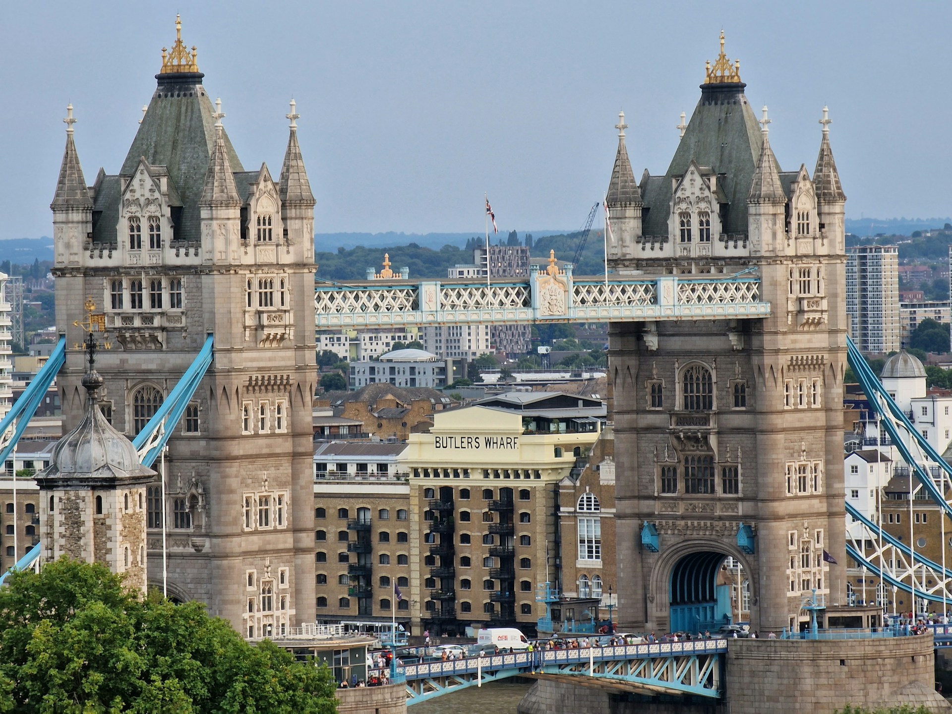 De Tower Bridge in Londen ingezoomd op een foto van het centrum van Londen - Engels leren in regio's in Engeland