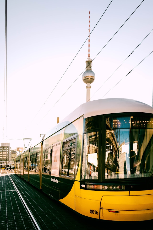 Duits leren in Duitsland, een tram in Berlijn