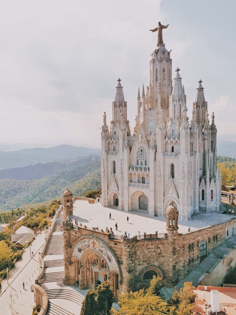 Een kerk in Spanje waar je heen kan als je redenen zoekt om spaans te leren.